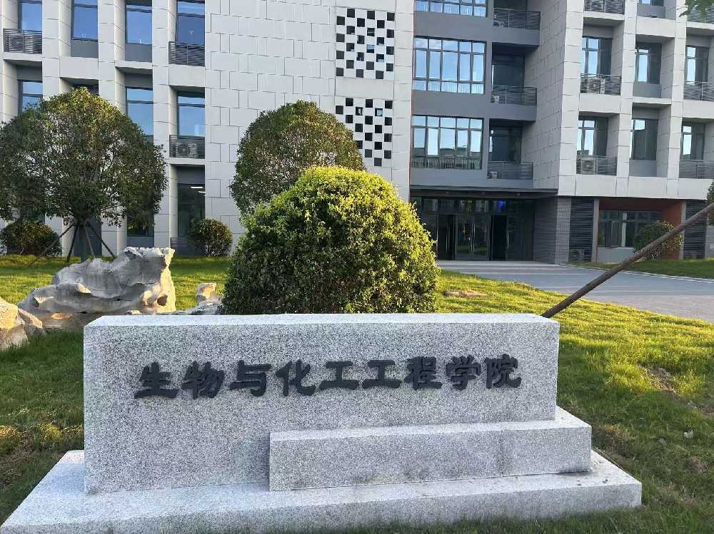 萝北县扬州职业大学体育场高杆灯项目